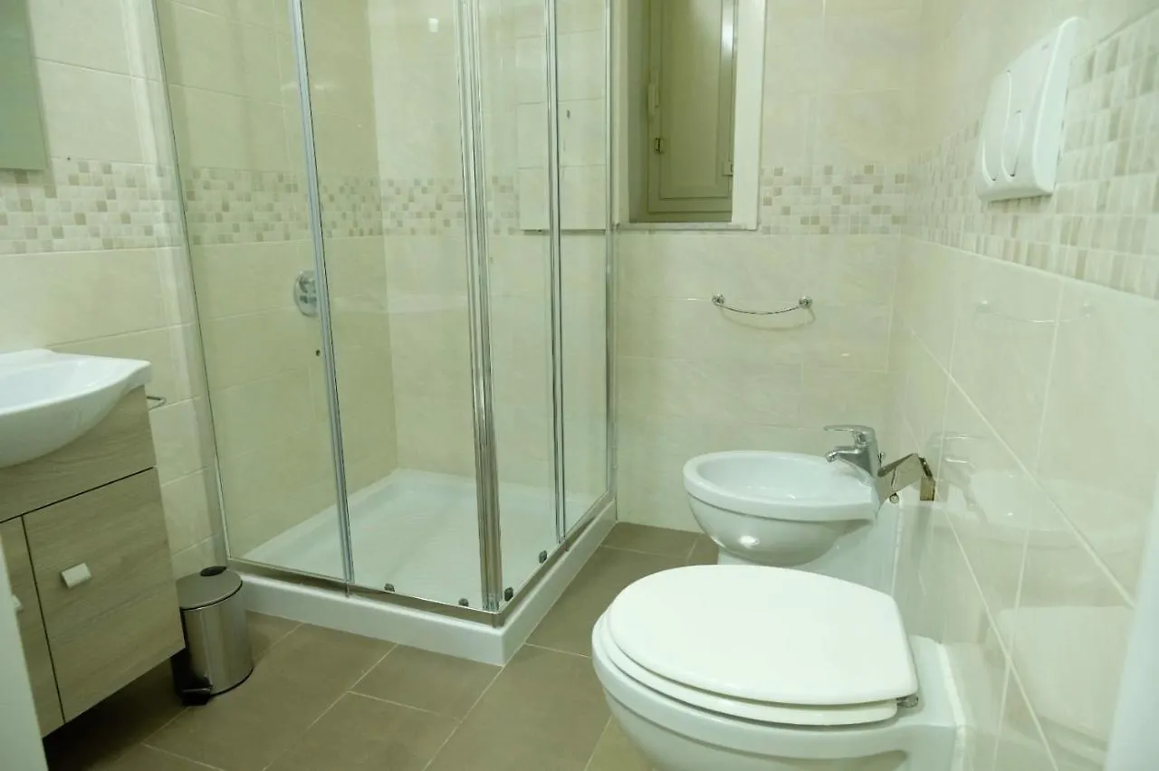 Queen 20 - Private Rooms Duomo Neapel 0*,