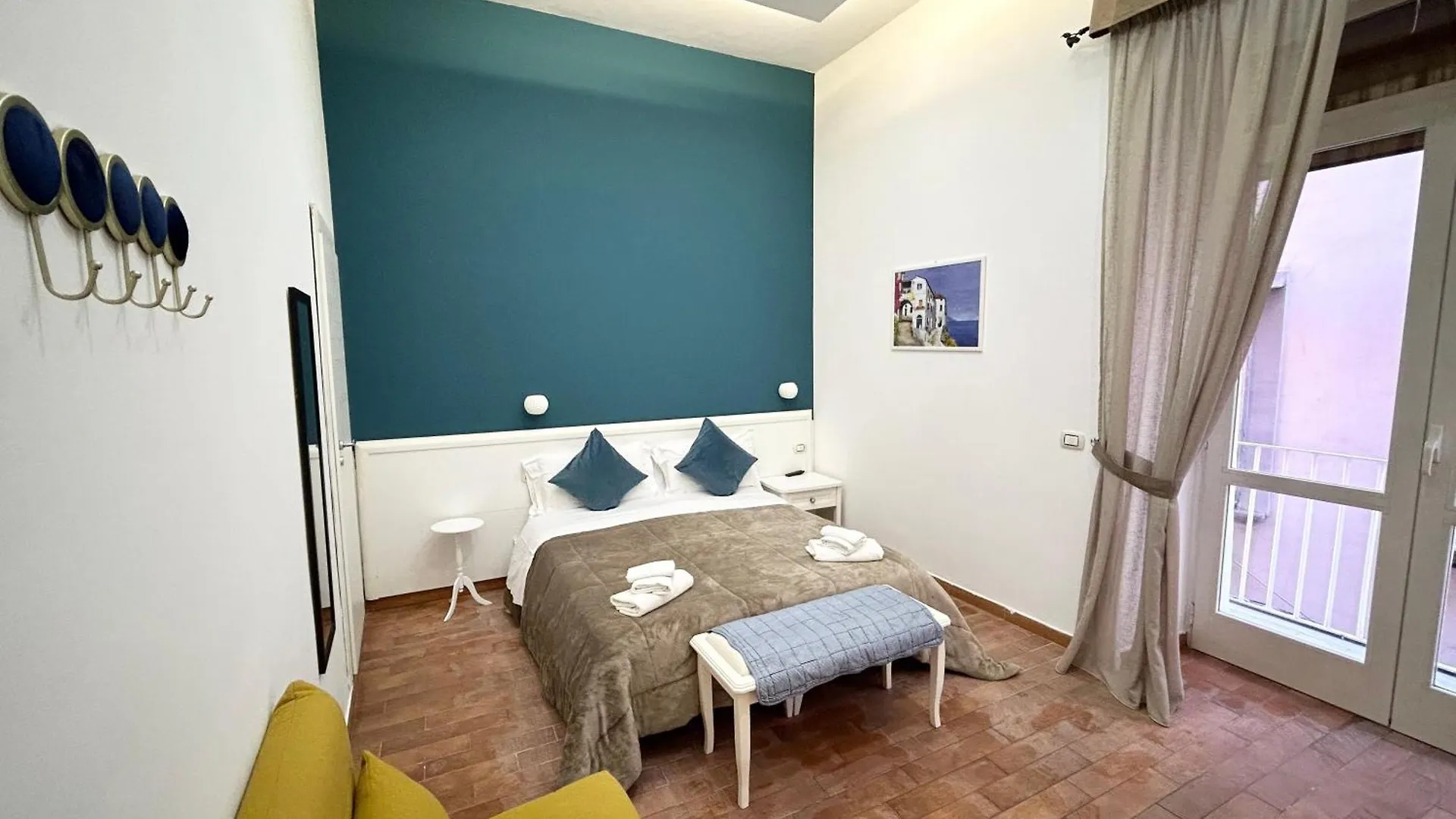 Queen 20 - Private Rooms Duomo Neapel Italien