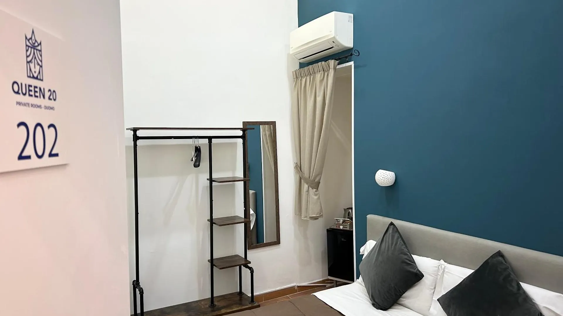 Queen 20 - Private Rooms Duomo Neapel Gasthof