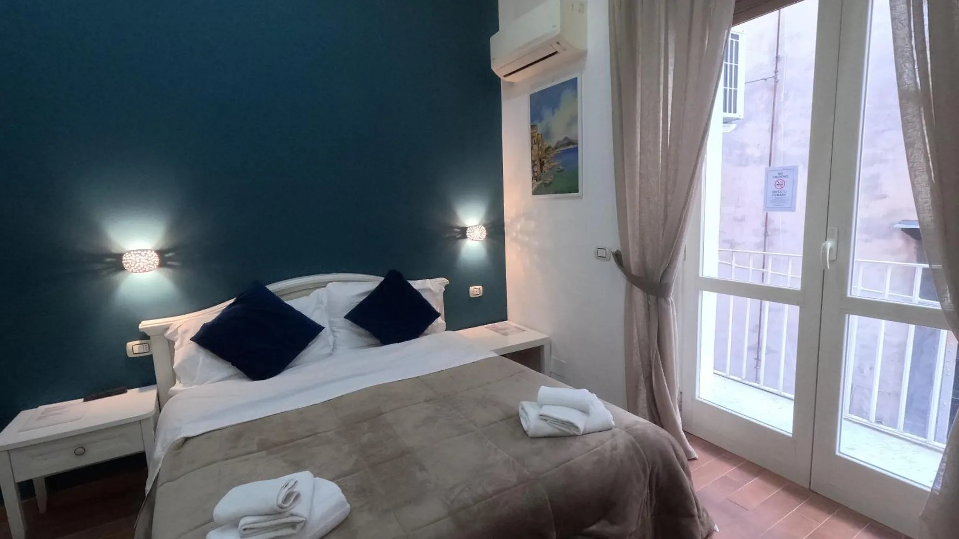 Affittacamere Queen 20 - Private Rooms Duomo Napoli