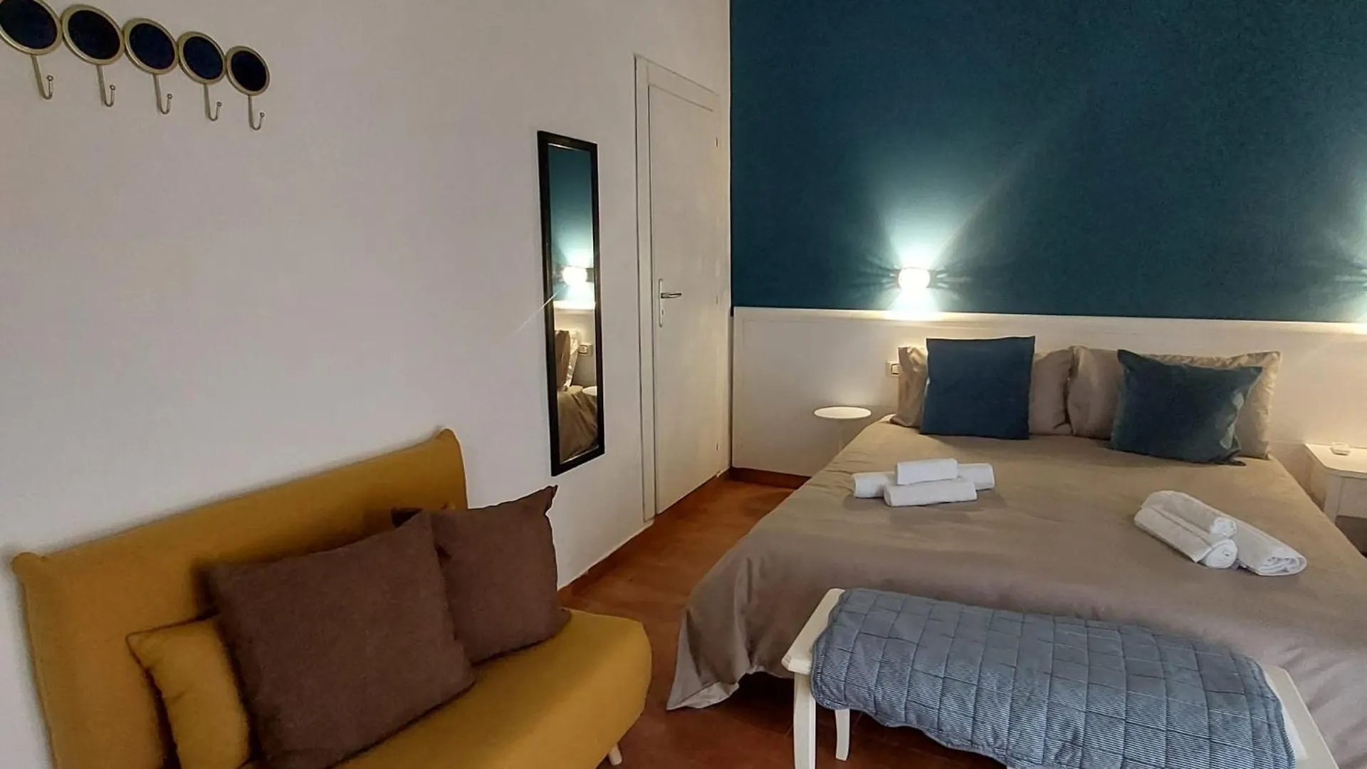 Queen 20 - Private Rooms Duomo Neapel Gasthof