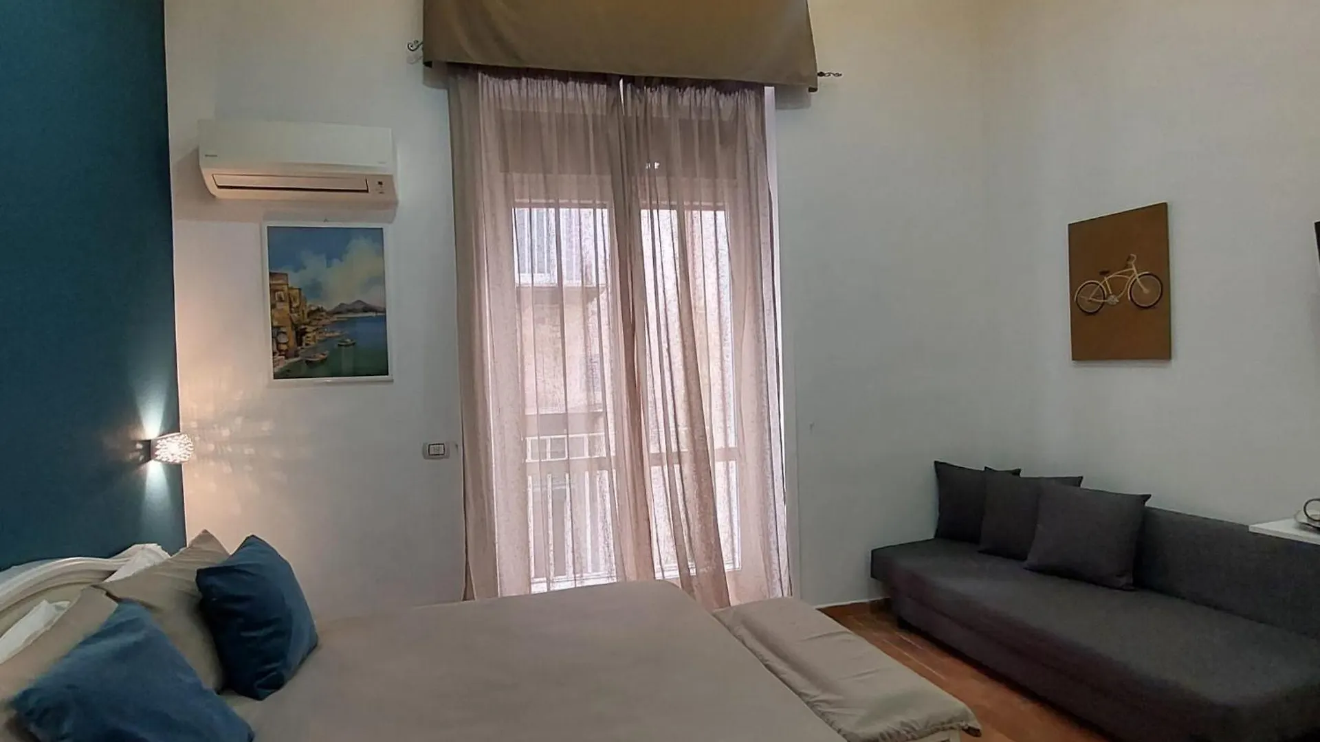 Queen 20 - Private Rooms Duomo Napoli Affittacamere